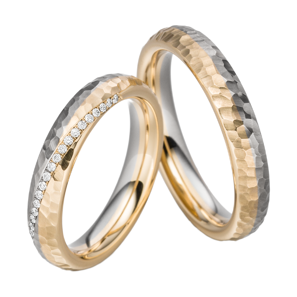 Hochwertige Bicolor-Trauringe aus Platin und Gelbgold mit diagonalen Brillanten