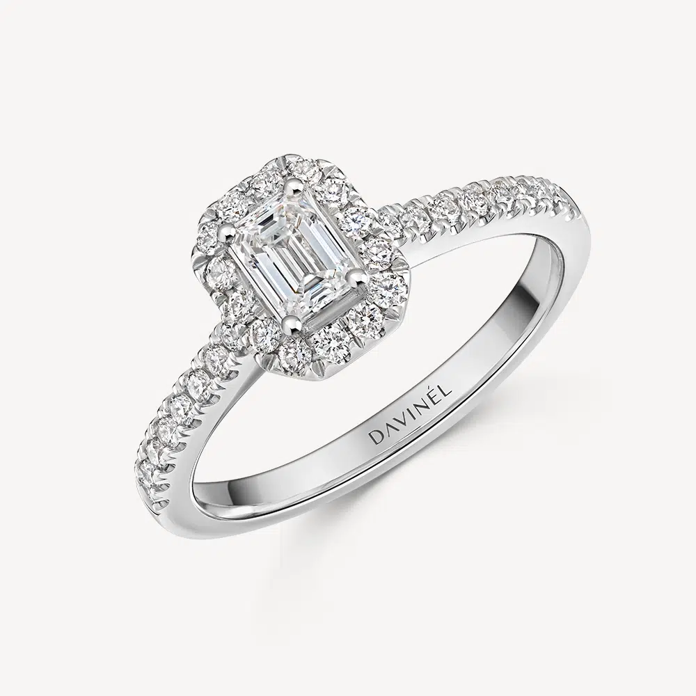 Verlobungsring Douce Promesse in Weißgold mit Emerald-Schliff Diamant und Halo