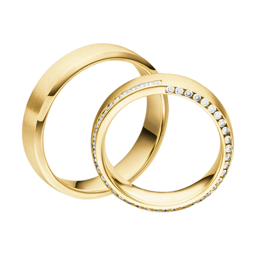 Edle Gelbgold-Trauringe mit Glanzkante und spiraligem Diamantbesatz im Damenring