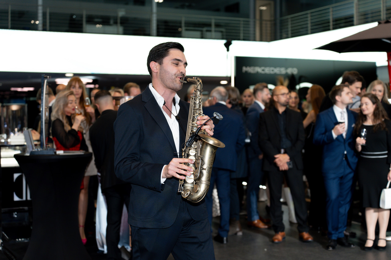 Hannover's Finest - MERCEDES-BENZ X TRAURINGHAUS, Saxophonspieler