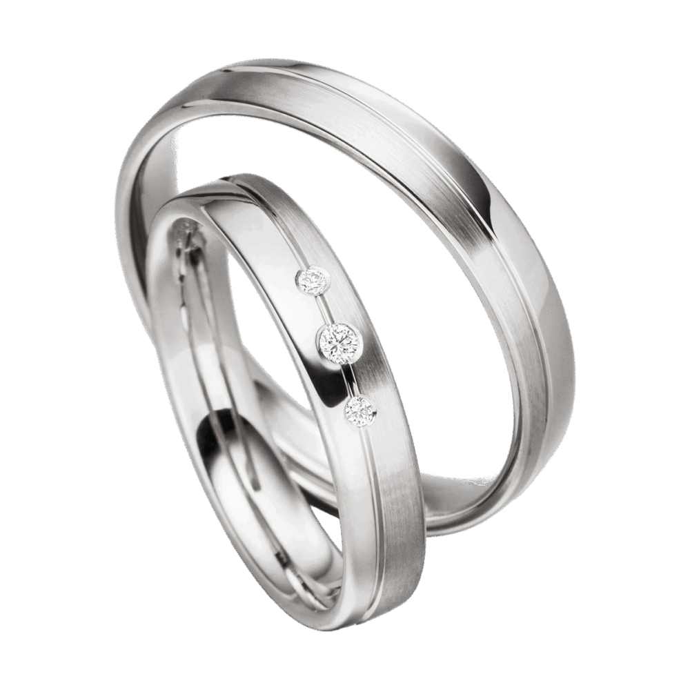Eleganter Trauring aus Weißgold mit polierter und mattierter Oberfläche, veredelt mit drei Diamanten im Brillantschliff