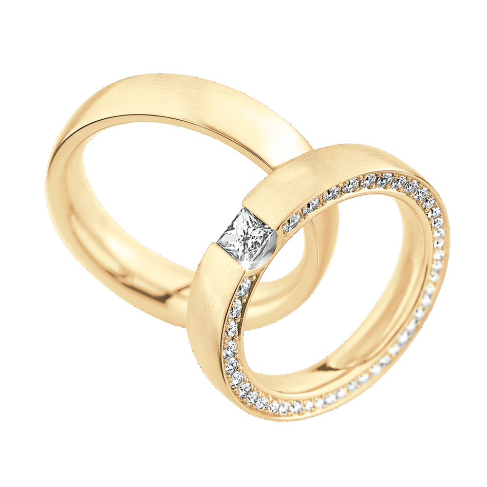 Elegante Gelbgoldringe mit feiner Mattierung, funkelnden Brillanten und zentralem Princess-Schliff