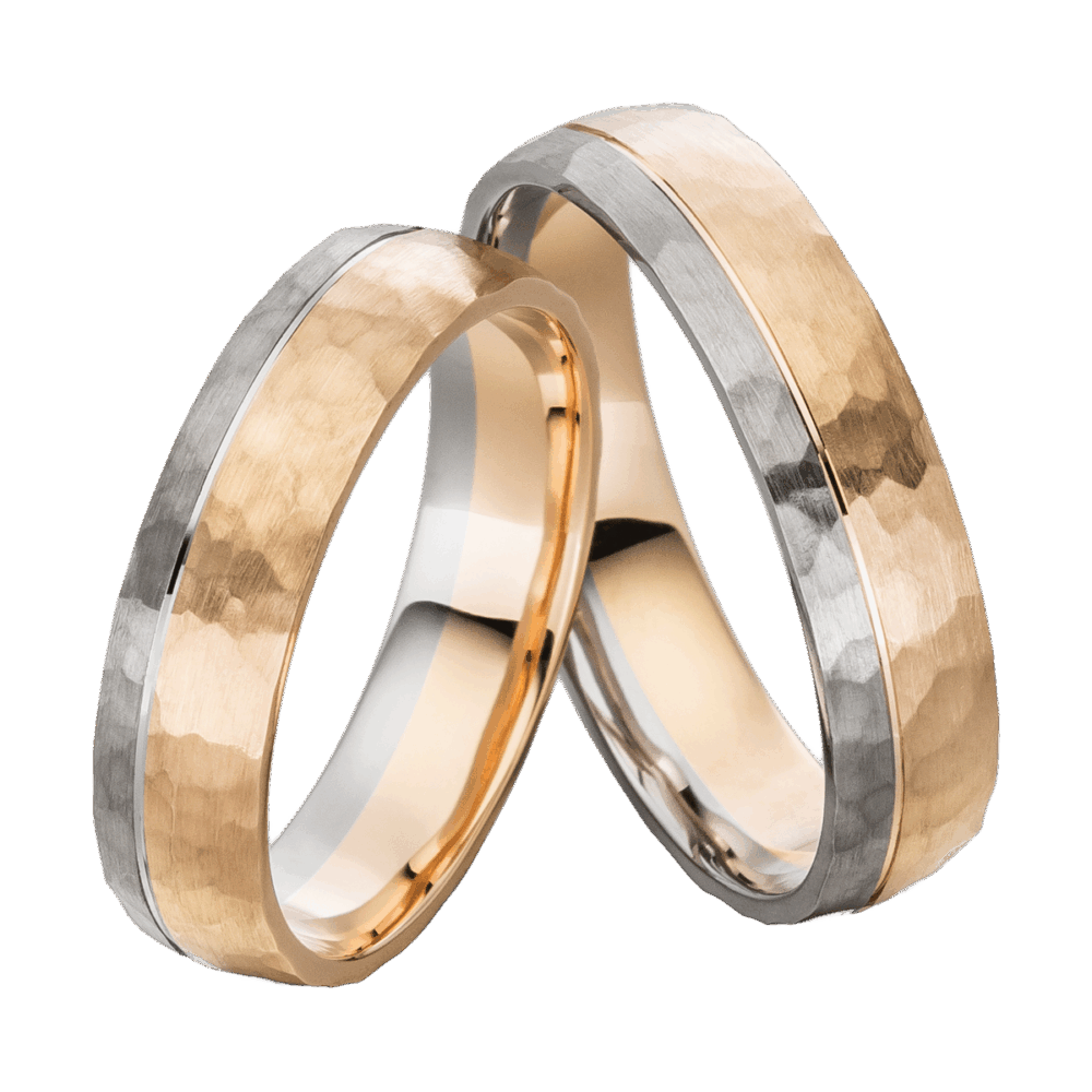 Zweifarbige Trauringe Träumerglück aus Weiß- und Gelbgold mit Hammerschlag-Design und mattierter Oberfläche
