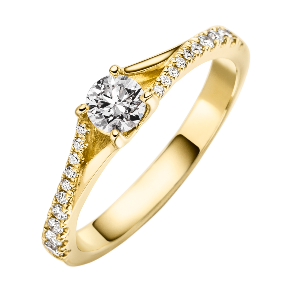 Draufsicht des Gelbgoldrings „Traumfänger“ mit zentralem Brillanten und seitlich eingefassten Diamanten in kunstvoll geteiltem Design
